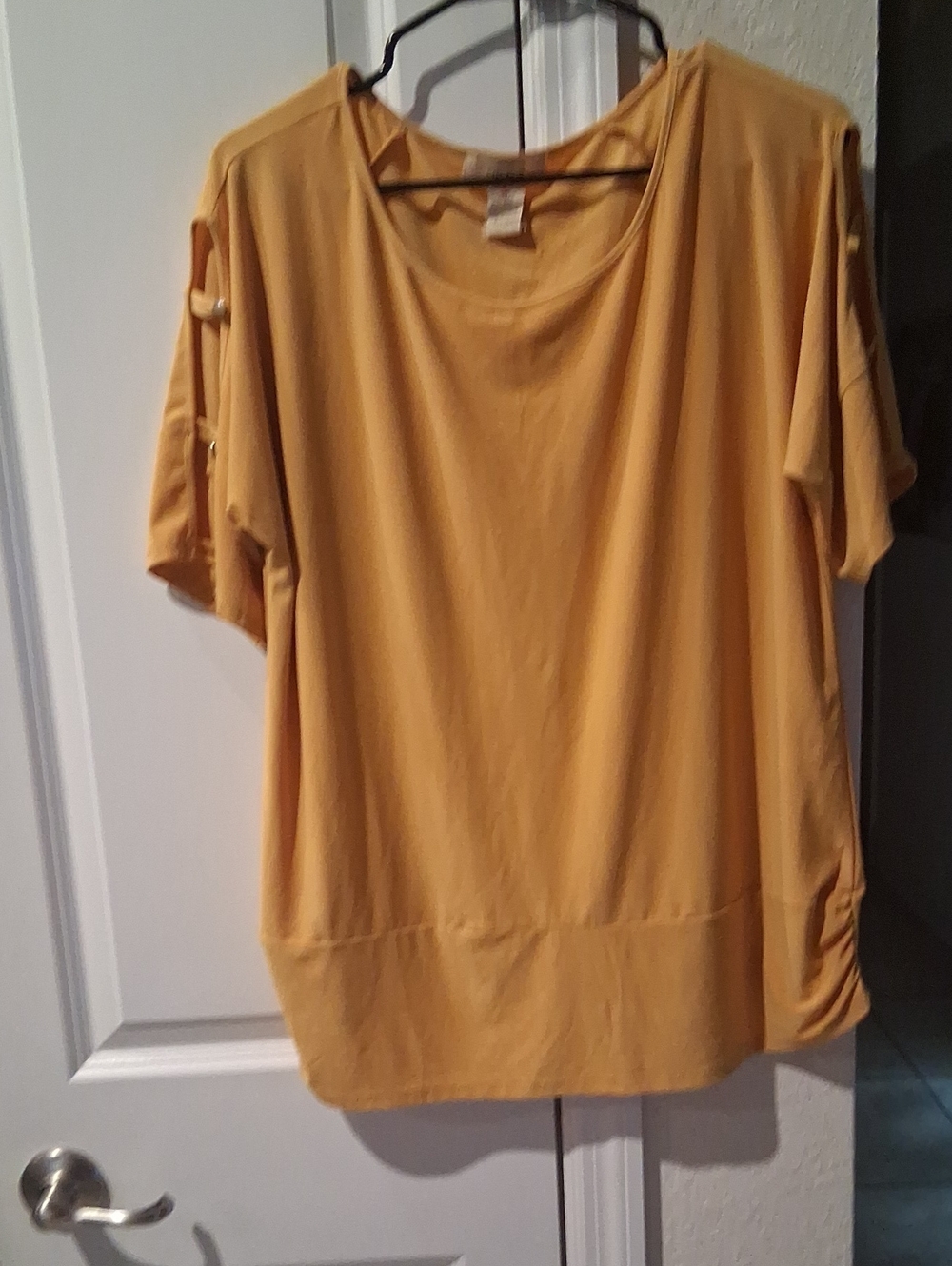 Relaxed Scoop Neck Short Sleeve Tunic in Mustard